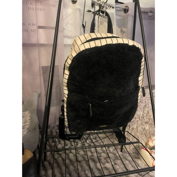 Betsey johnson vampire/devil character hoodie backpack/bag fur black main image 9